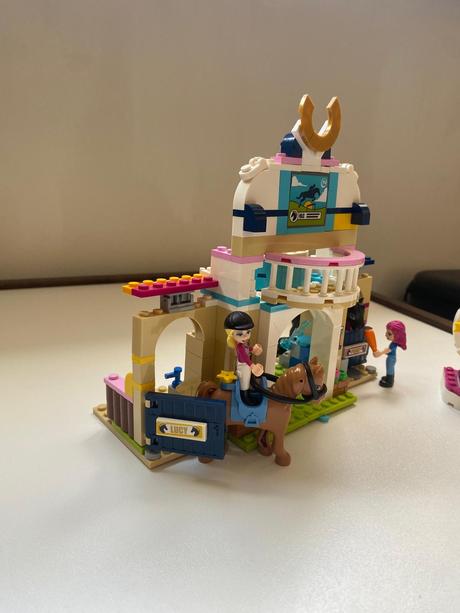 Lego stajna, 
