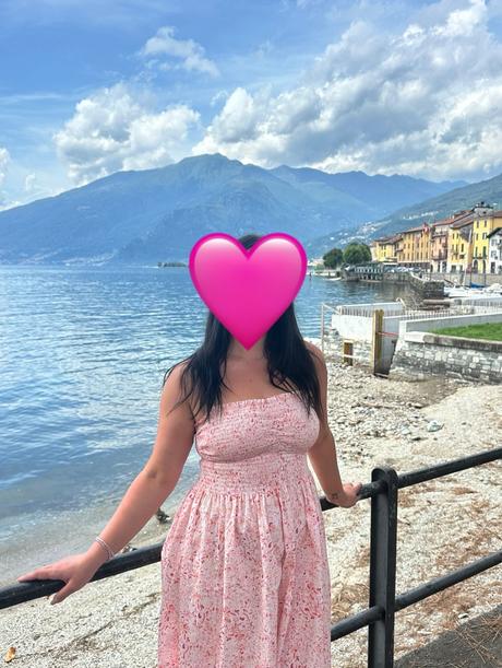 Nádherne šaty s odnímateľnými ramienkami, m