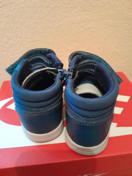 Celoročné topánky, clarks,23