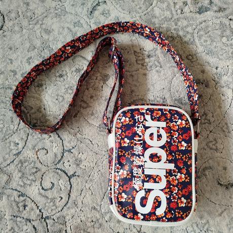 Značková taštička superdry, superdry