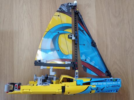 Lego pretekárska jachta 42074, 