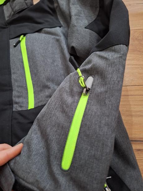 Kvalitná lyžiarska bunda, 158