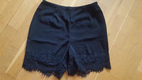 Kraťasy s čipkou č.38, 38