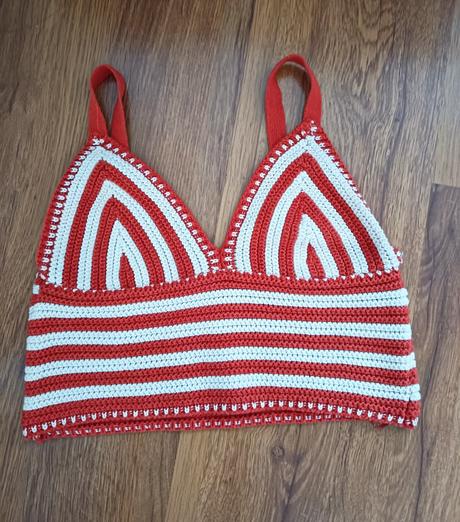 Háčkovaný crop top, m