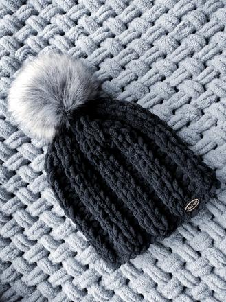 Cierna ciapka z puffy m, m