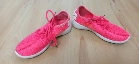 Neónové tenisky, 31