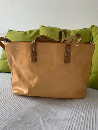 Bežová lakovaná zara, zara