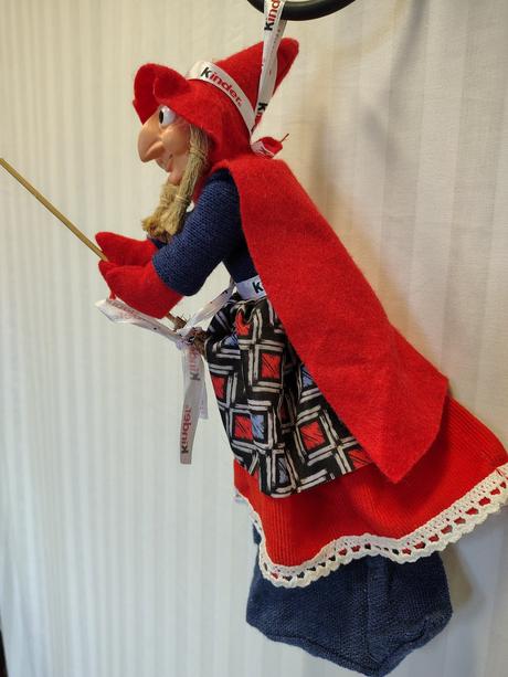 Kinder befana 2020, betta saetta, čarodejnica,