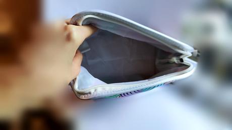 Kozmetická taštička s kruhmi,