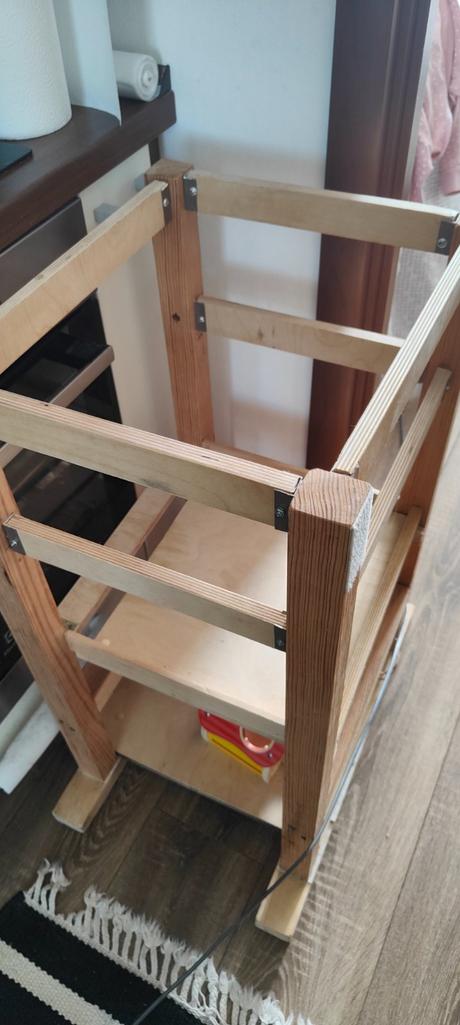 Uciaca veža podomácky spravená, šírka (cm): 45,dĺžka (cm): 40