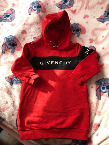 Givenchy, 110