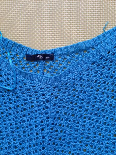 Hačkované pončo, atmosphere