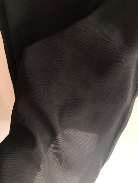 Krasna sukna ( jemna priehľadná a padava latka ), s