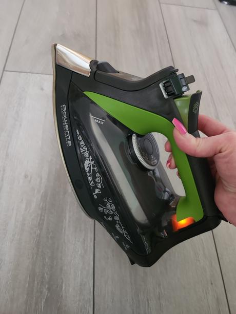 Naparovacia žehlička rowenta model dw6330,2700w, rowenta