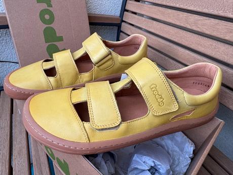 Celokozene sandale, froddo,39