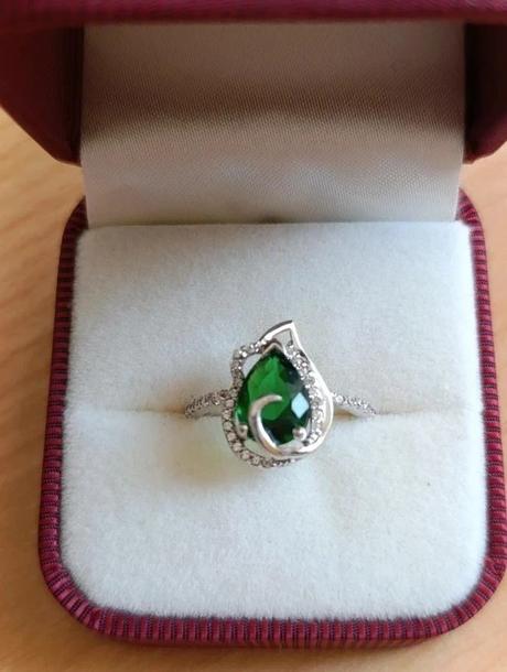 Prsteň z bieleho zlata, 