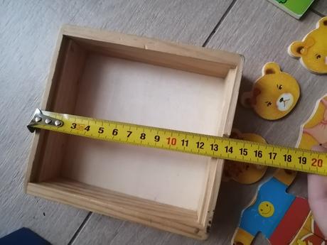 Drevené hračky puzzle maco, obliekanie, šaty, 