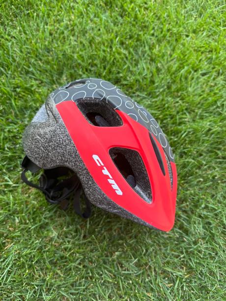 Cyklistická prilba, s