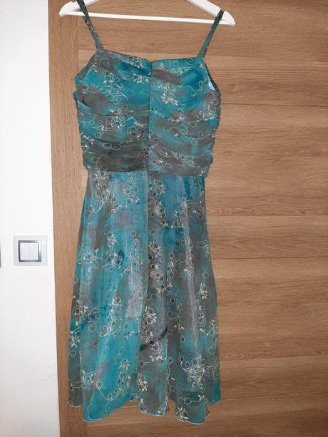 Zánovné slávnostné šaty vyrobené vsr,pošta zdarma, 36