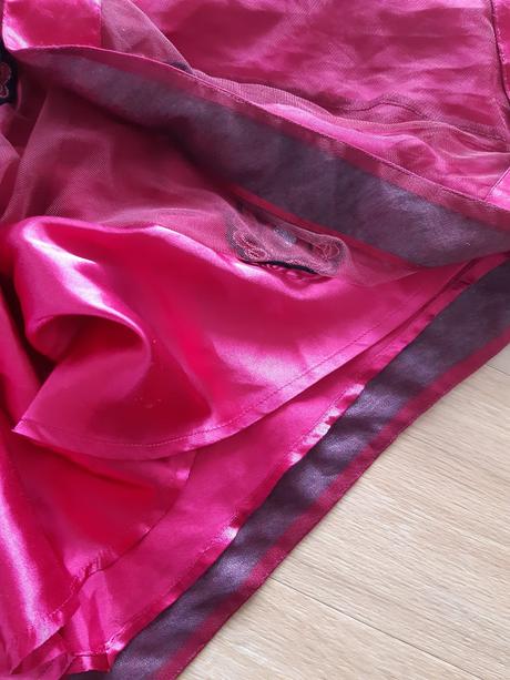 Slavnostne saty, tu,104