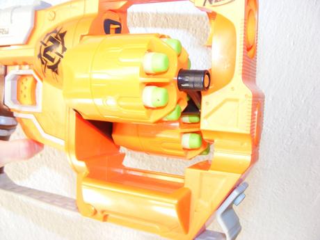 Nerf flipfury zombie strike zbraň,