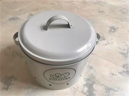 Plechová nádoba na skladovanie zemiakov, 