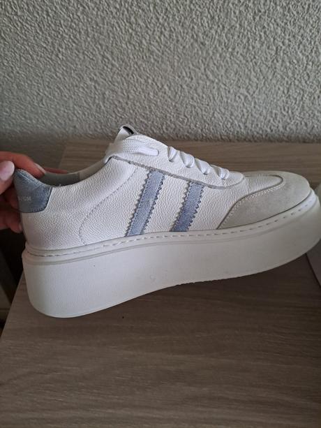 Kožené tenisky, 37