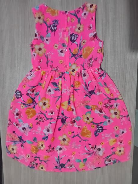 Krikľavo ružové dievčenské šatočky, tu,122
