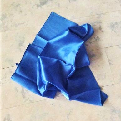 Saténová šatka, l