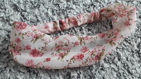 2x čelenka na leto cca. do 8 rokov, 