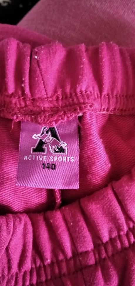 Ružové tepláky, 140