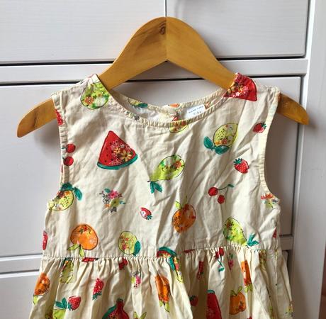 Bledožlté šaty s ovocím, 104/110, 104