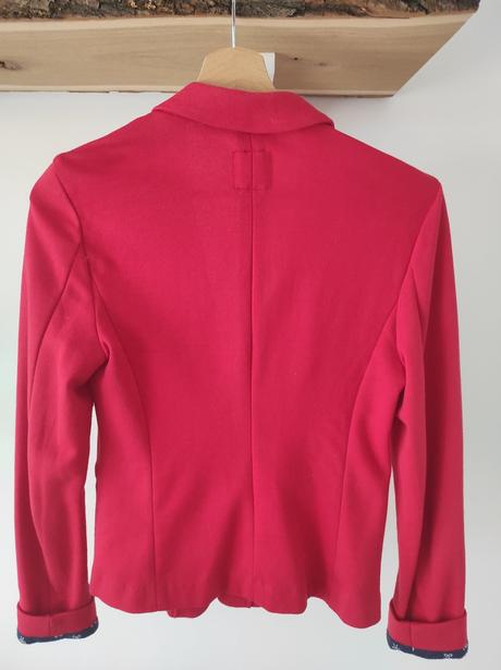 Červené sako, reserved,36