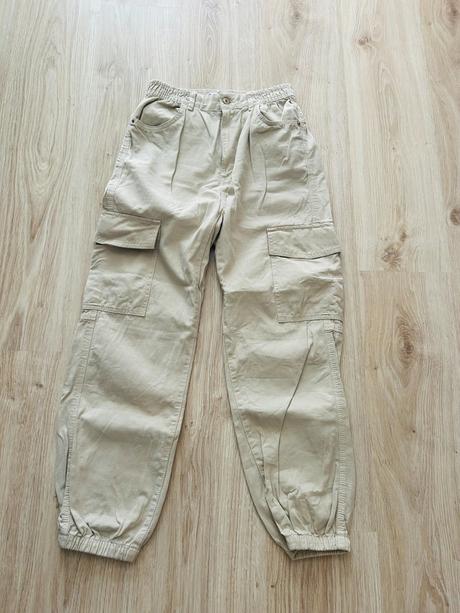 Štýlové cargo nohavice značky bershka, bershka,s