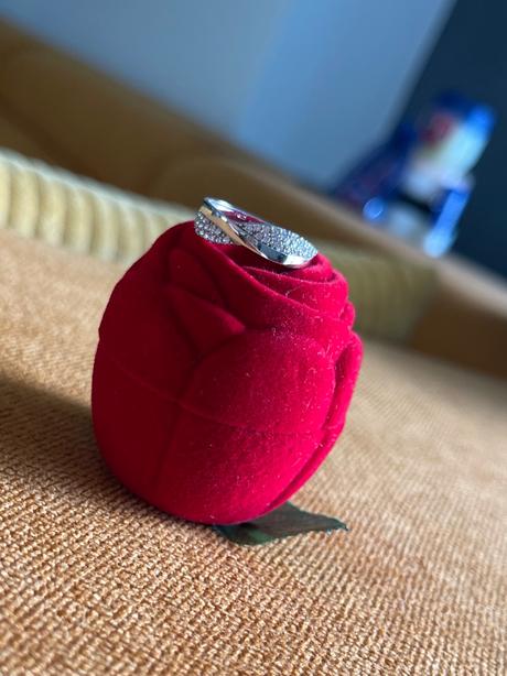 Prsten z bieleho zlata,