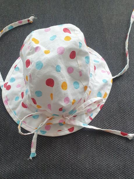 Dievčenský klobúčik, <50