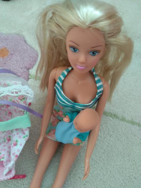 Barbie s bábätkom, kolískou a 3 ks stojanmi, 
