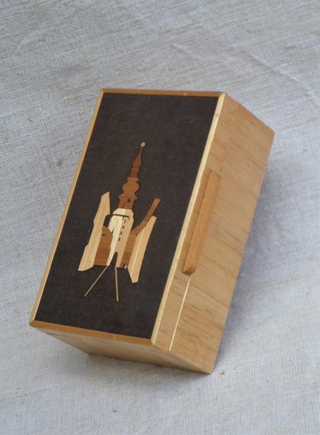 Stará šperkovnica s kostolíkom, 