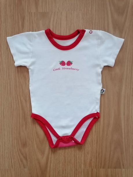 Body s jahodou na zadocku 74/80, 74