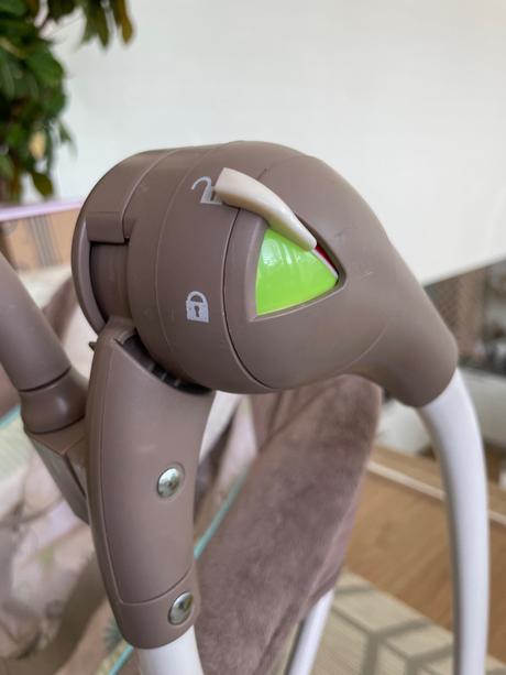 Ingenuity hojdacka a kresielko vibracne s melodiam, 