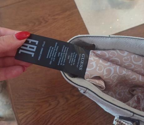 Kabelka guess, guess