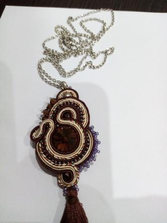 Sutaškový náhrdelník,