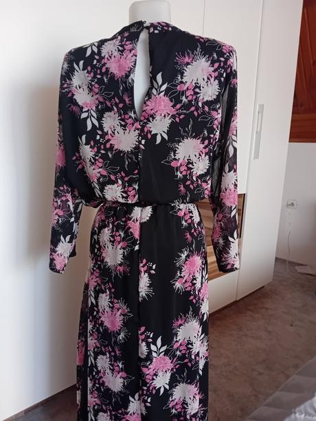 Šifónové šaty, 42