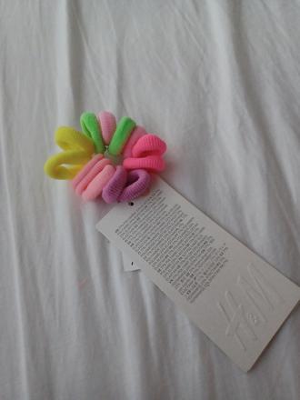 Malé pestrofarebné gumičky, h&m