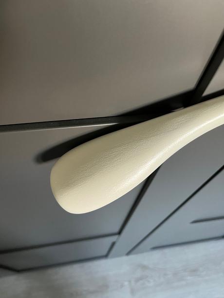 Biele vešiaky nike 6.0, 