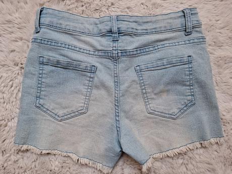 Šortky, kik,152