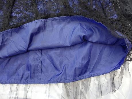 Velmi pekne čipkovane saty, 40