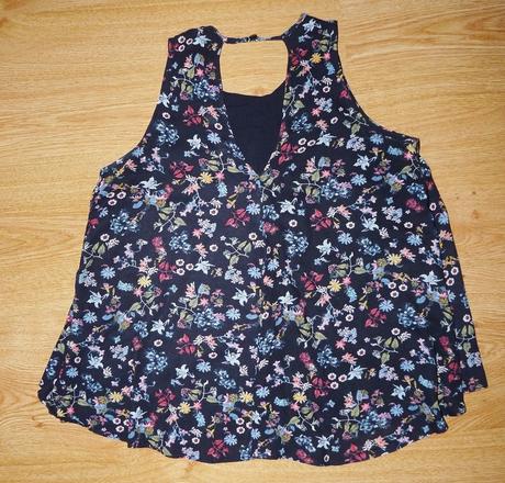 Kvietkovana bezrukavova, bershka,xs