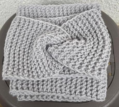 Čelenky a nákrčníky,