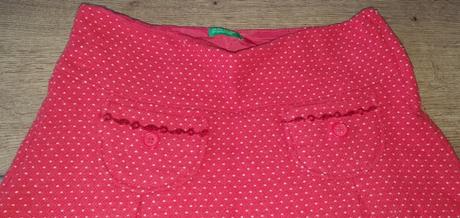 Červená sukňa, 128